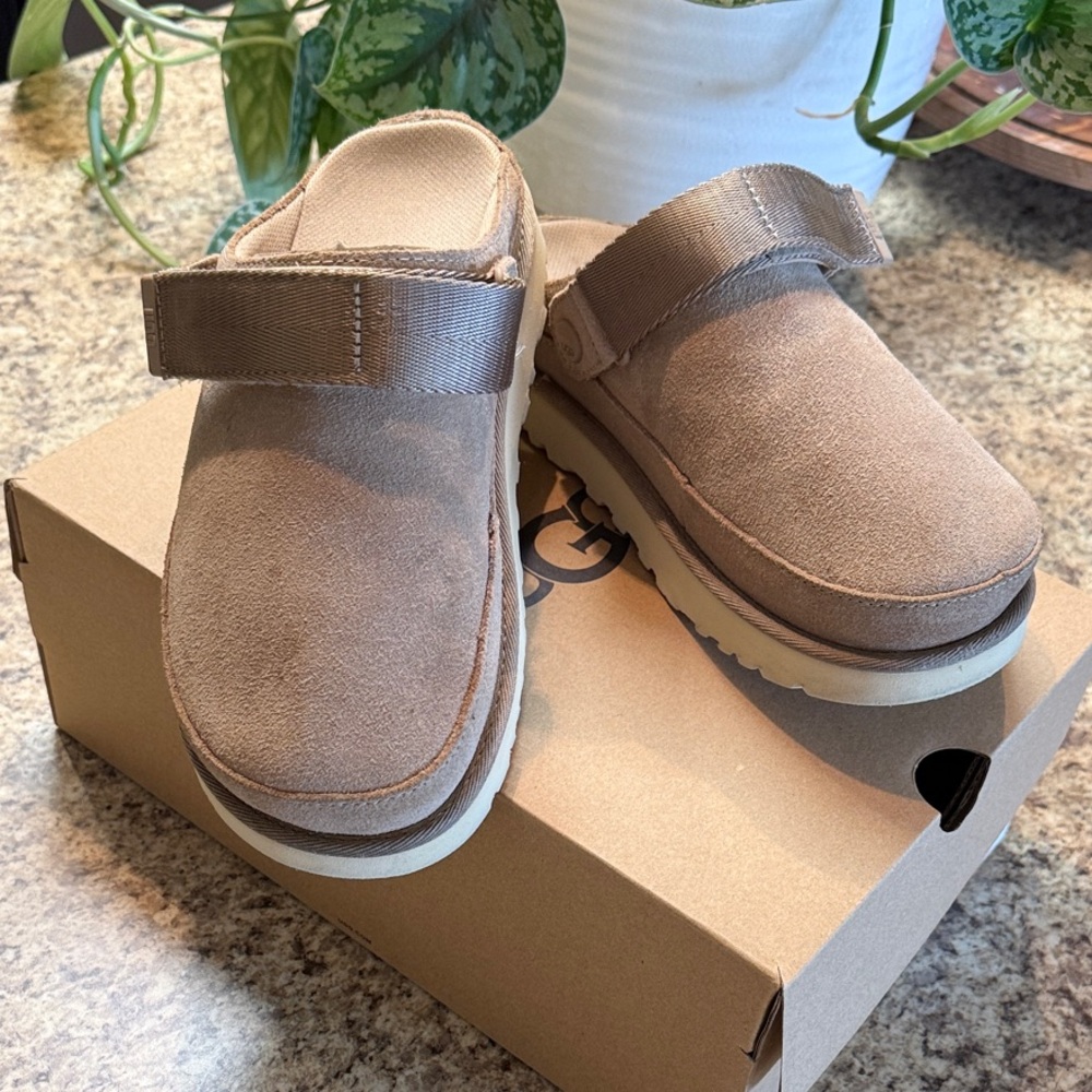 Ugg Women’s Goldstar Clog / Sand